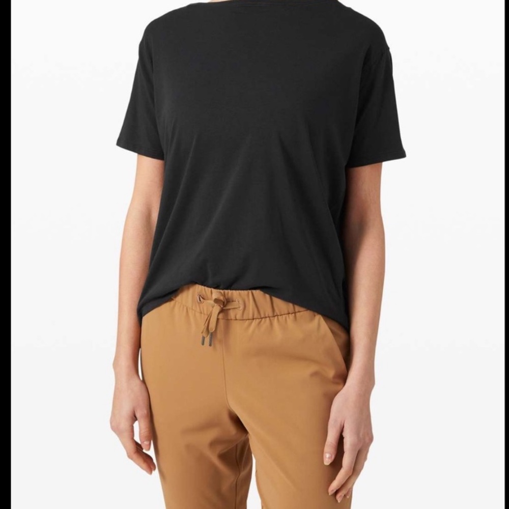 Lulu lemon tee